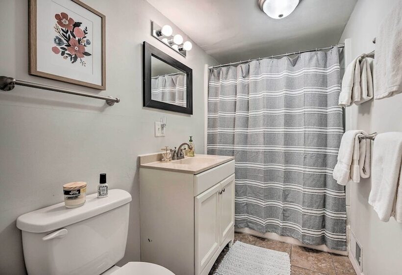 Cozy South Bend Retreat < 2 Mi To Notre Dame!