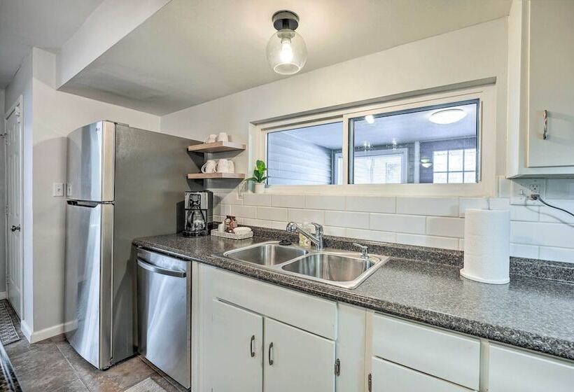 Cozy South Bend Retreat < 2 Mi To Notre Dame!