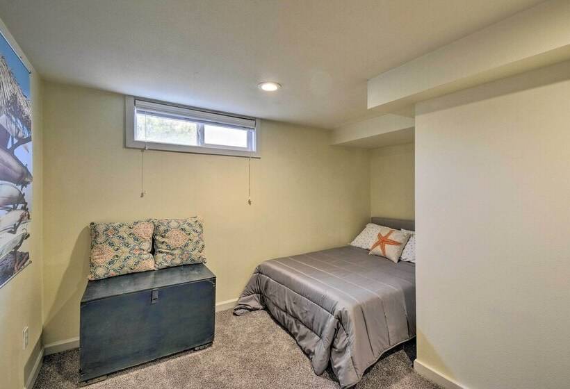 Cozy Tacoma Home: Close To Beaches & Boating!