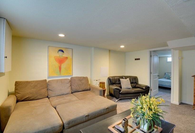Cozy Tacoma Home: Close To Beaches & Boating!