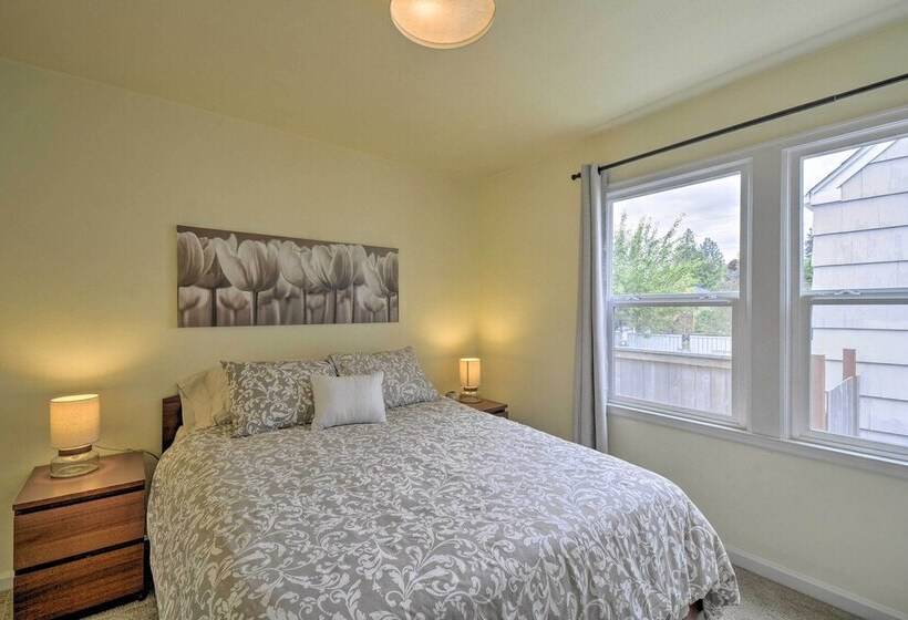 Cozy Tacoma Home: Close To Beaches & Boating!