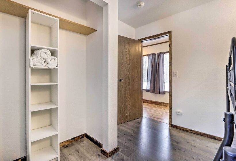 Creekside Cabin < 2 Mi To Hike, Bike & Ski!