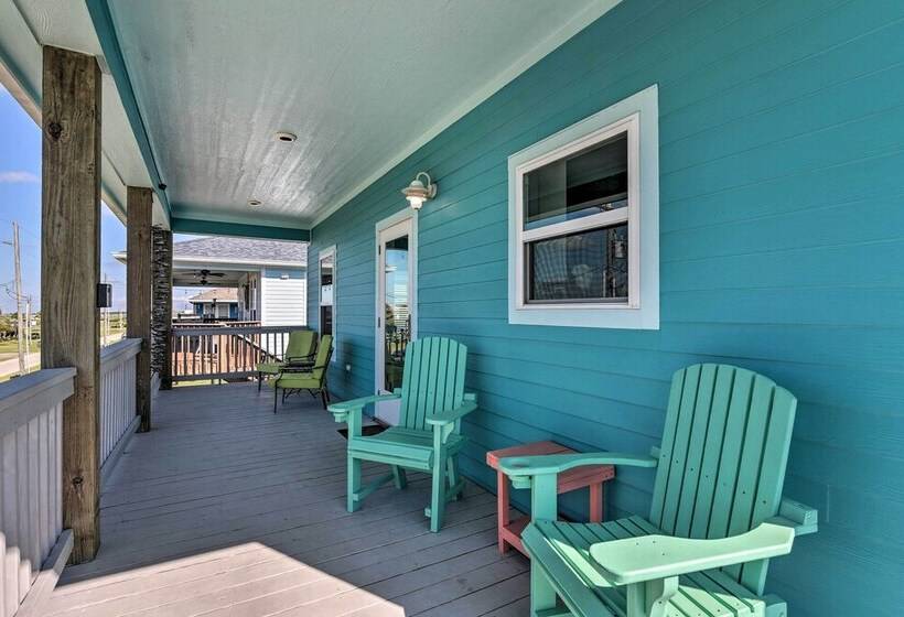 Walk To Shore: Crystal Beach Home W/ Deck + Grill!