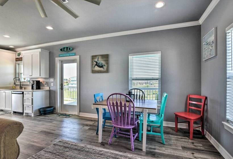 Walk To Shore: Crystal Beach Home W/ Deck + Grill!