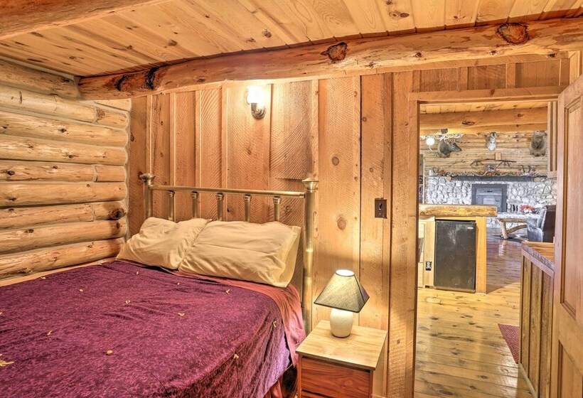 Secluded Belle Fourche Cabin: Group Friendly!