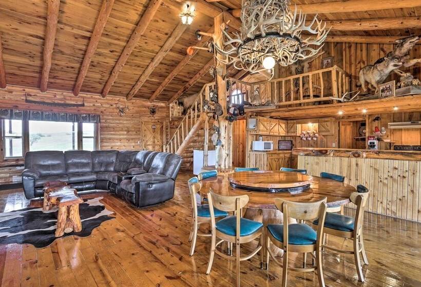 Secluded Belle Fourche Cabin: Group Friendly!