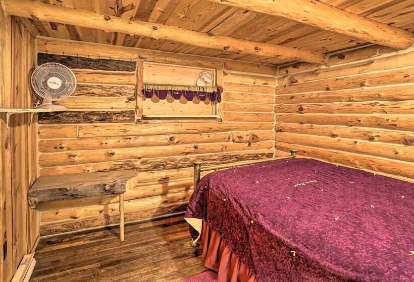 Secluded Belle Fourche Cabin: Group Friendly!