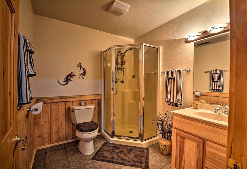 Custom Bitterroot Valley Cabin W/ Hot Tub & Views!