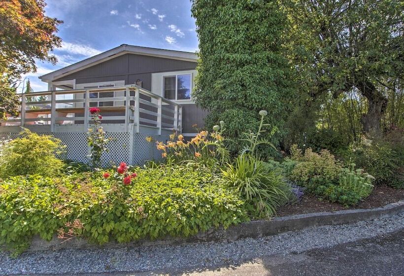 Cute Cottage W/ Deck Walk 115 Ft To Brewery & Cafe