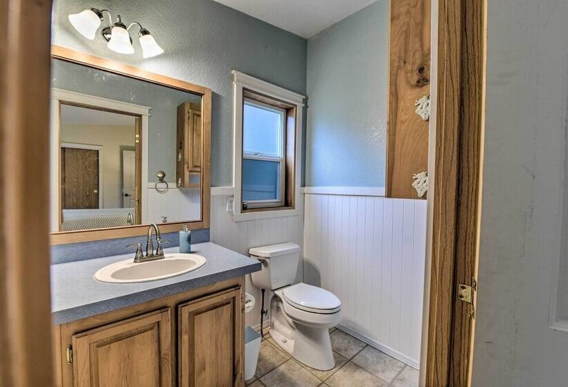 Cute Cottage W/ Deck Walk 115 Ft To Brewery & Cafe