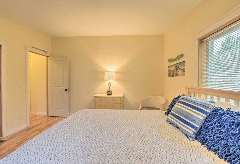 Cute Cottage W/ Deck Walk 115 Ft To Brewery & Cafe