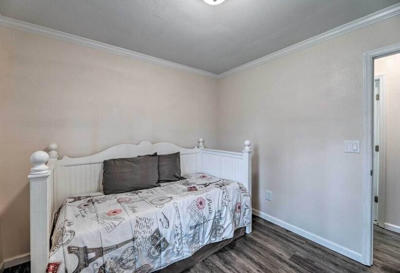 Dog Friendly House W/ Yard: Near Boat Launch!