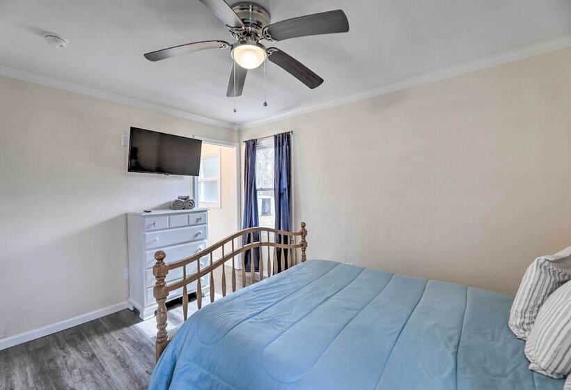 Dog Friendly House W/ Yard: Near Boat Launch!