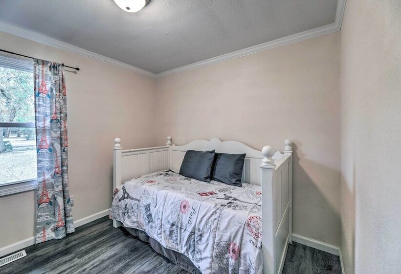 Dog Friendly House W/ Yard: Near Boat Launch!