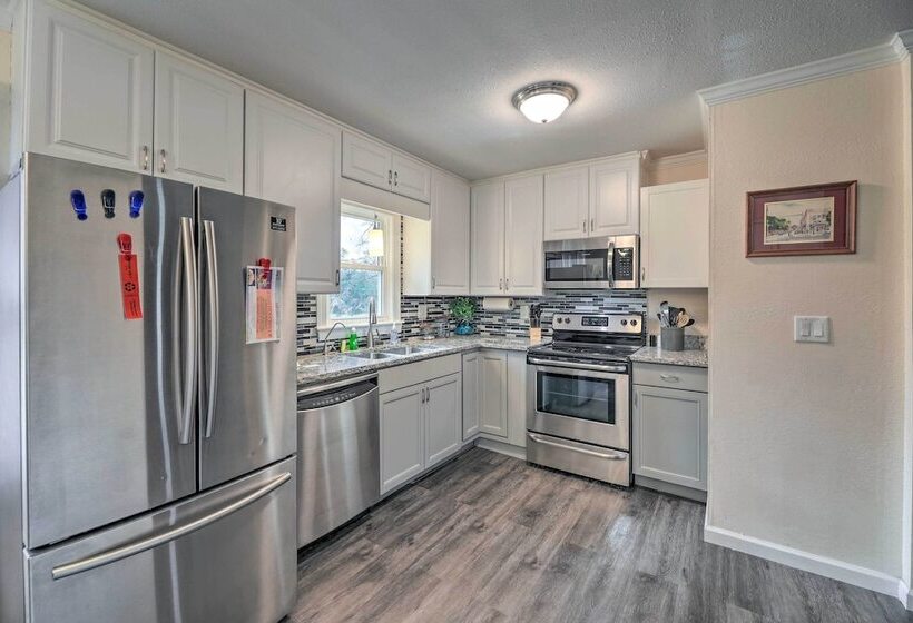 Dog Friendly House W/ Yard: Near Boat Launch!