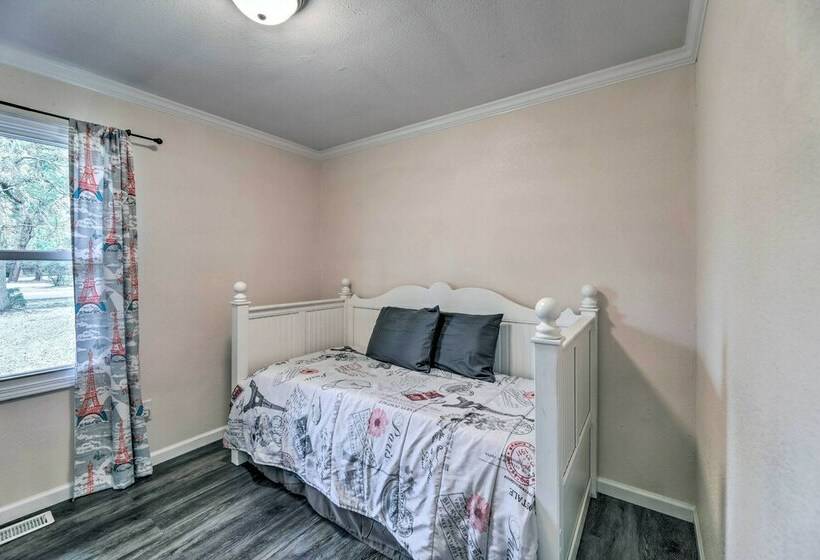 Dog Friendly House W/ Yard: Near Boat Launch!