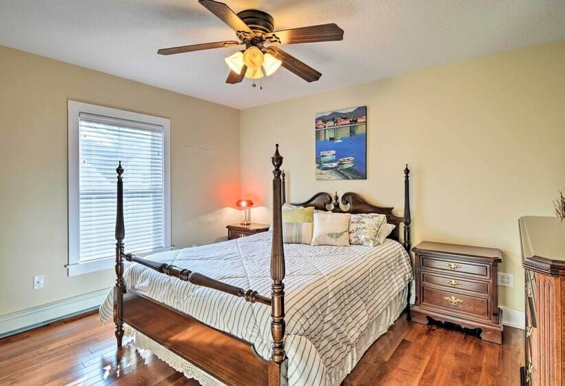 Downtown Charlevoix Duplex 1/2 Mi To Lake Michigan