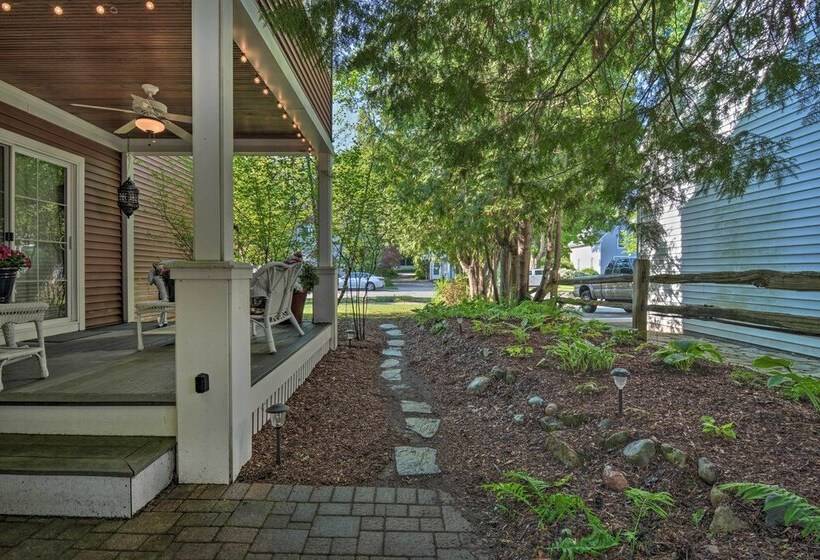 Downtown Charlevoix Duplex 1/2 Mi To Lake Michigan