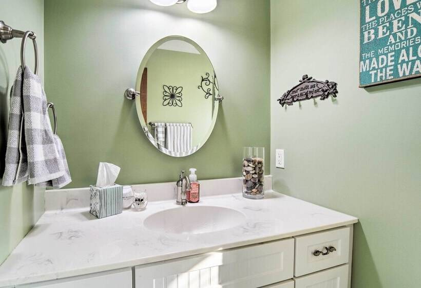 Downtown Charlevoix Duplex 1/2 Mi To Lake Michigan