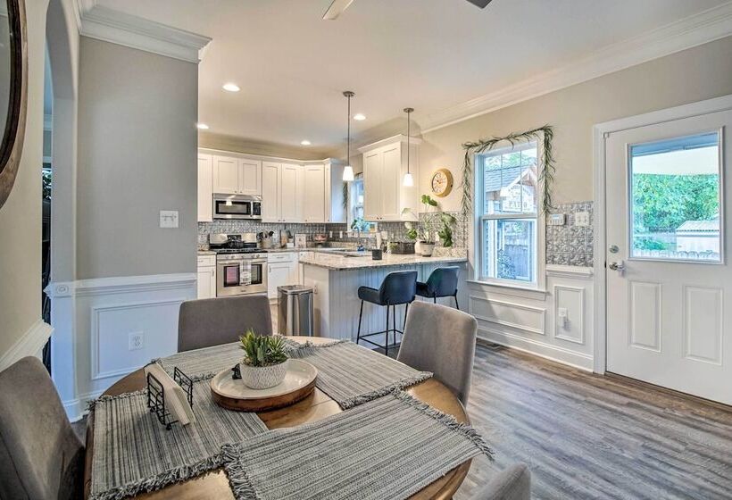 Downtown Fredericksburg Home W/ Large Patio!