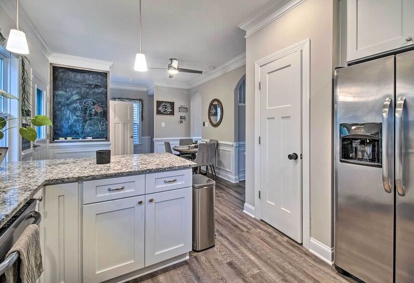 Downtown Fredericksburg Home W/ Large Patio!