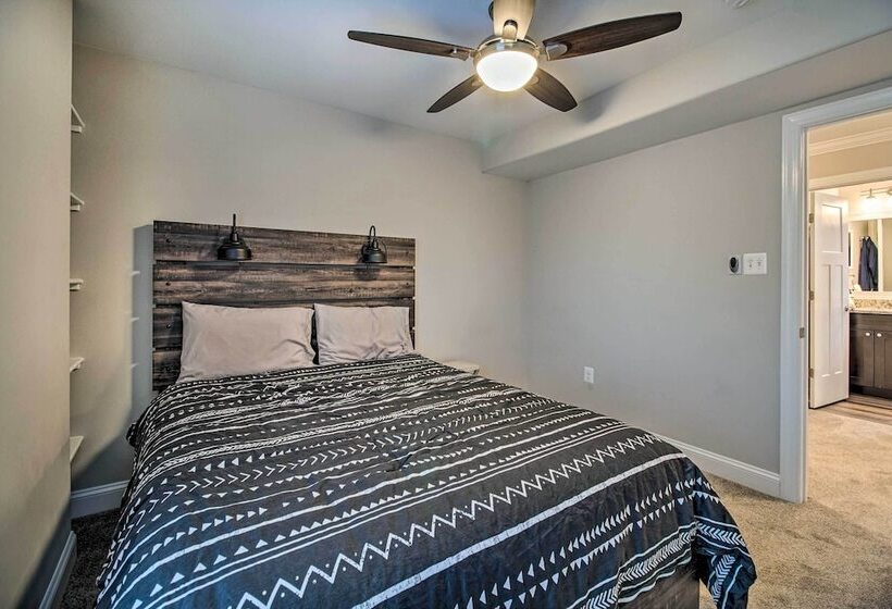 Downtown Fredericksburg Home W/ Large Patio!