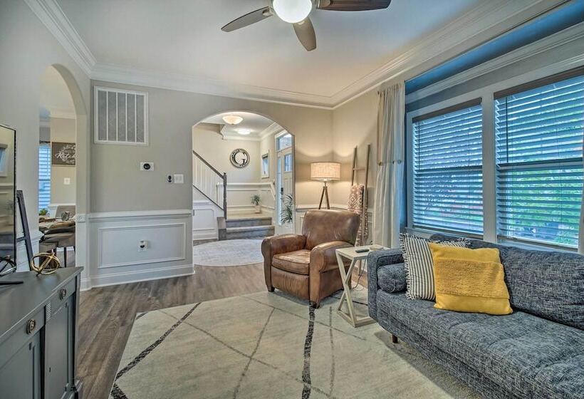 Downtown Fredericksburg Home W/ Large Patio!