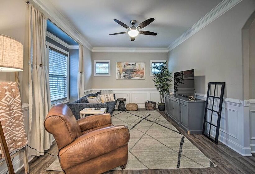 Downtown Fredericksburg Home W/ Large Patio!