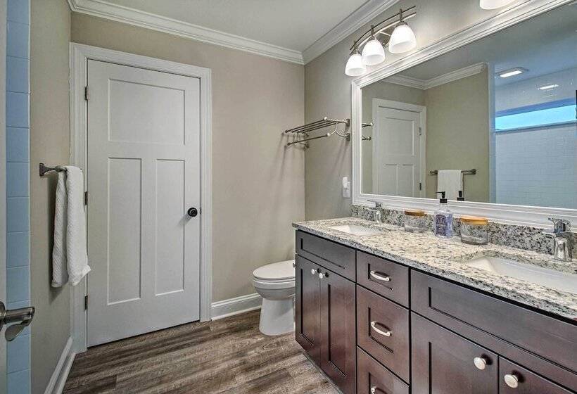 Downtown Fredericksburg Home W/ Large Patio!