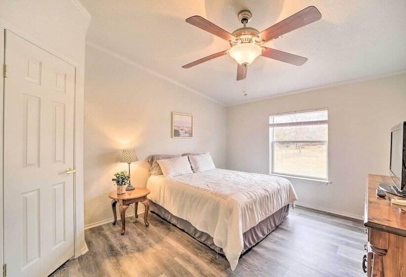 Eufaula Escape W/ Deck Steps To Lake!