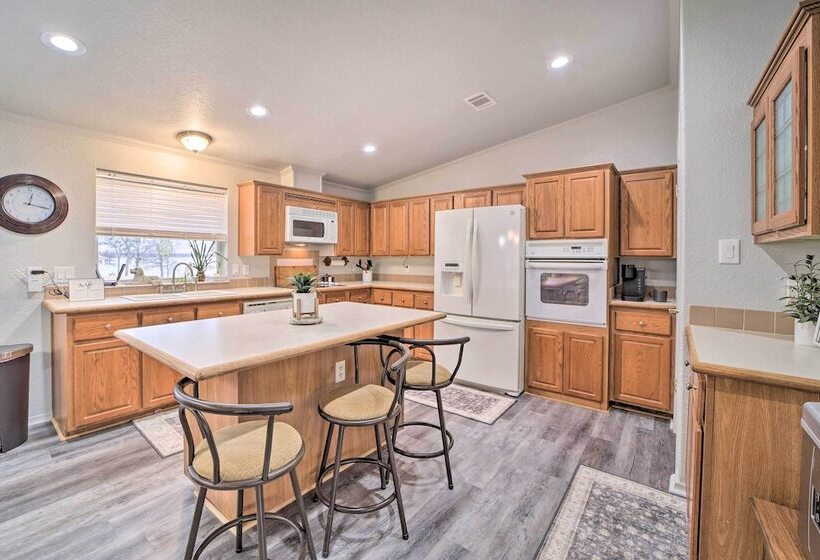 Eufaula Escape W/ Deck Steps To Lake!