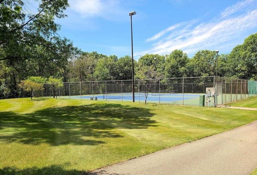 Exceptional Home W/ Deck ~3 Miles To Sand Valley