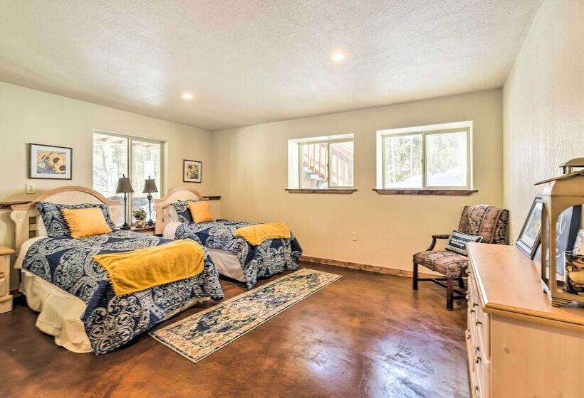 Expansive Angel Fire Retreat: 1 Mi To Fishing!