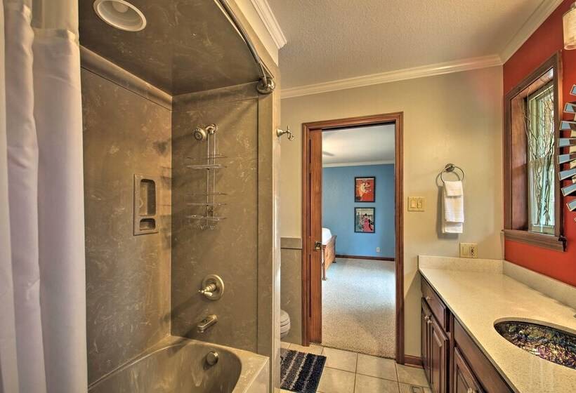 Expansive Hot Springs Retreat W/ Pool Near Casino!