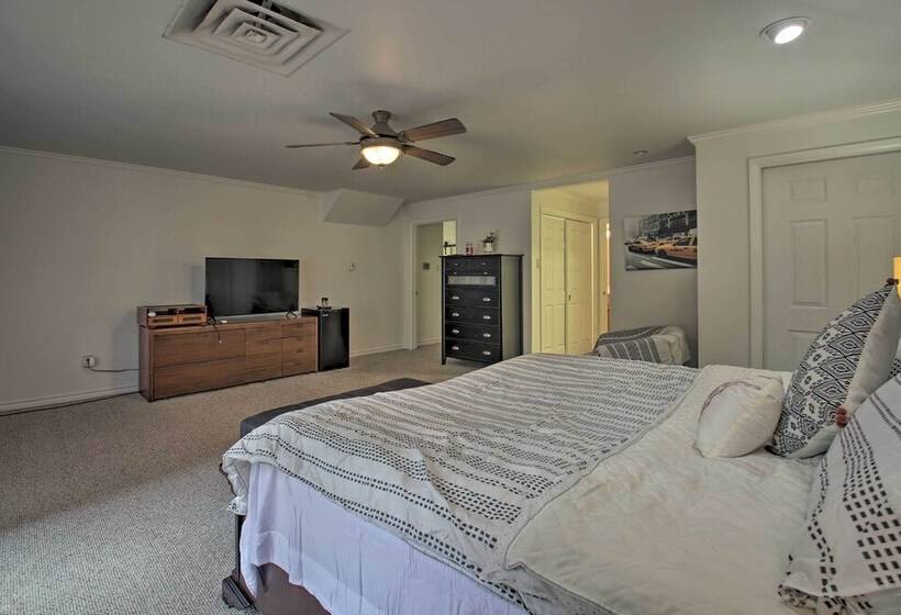 Expansive Hot Springs Retreat W/ Pool Near Casino!