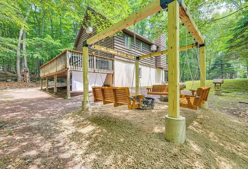 Half Mi To Lake Wallenpaupack: Poconos Cabin