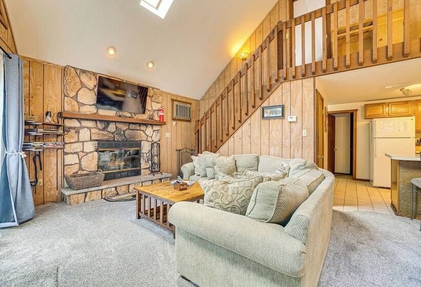 Half Mi To Lake Wallenpaupack: Poconos Cabin