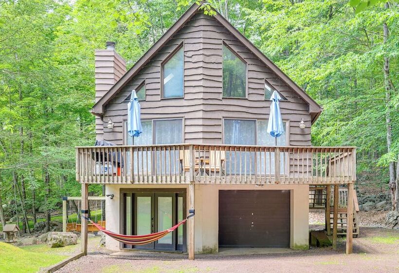 Half Mi To Lake Wallenpaupack: Poconos Cabin