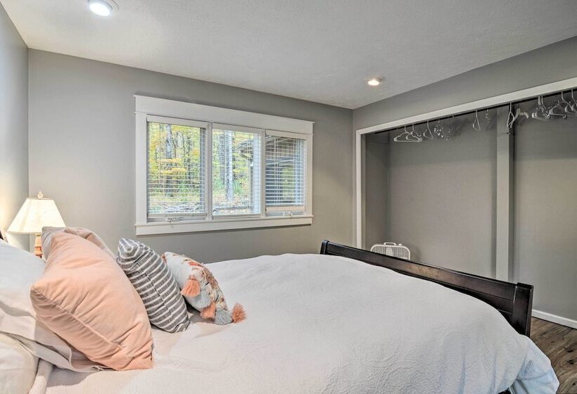 Family Escape   Near Little Traverse Wheelway