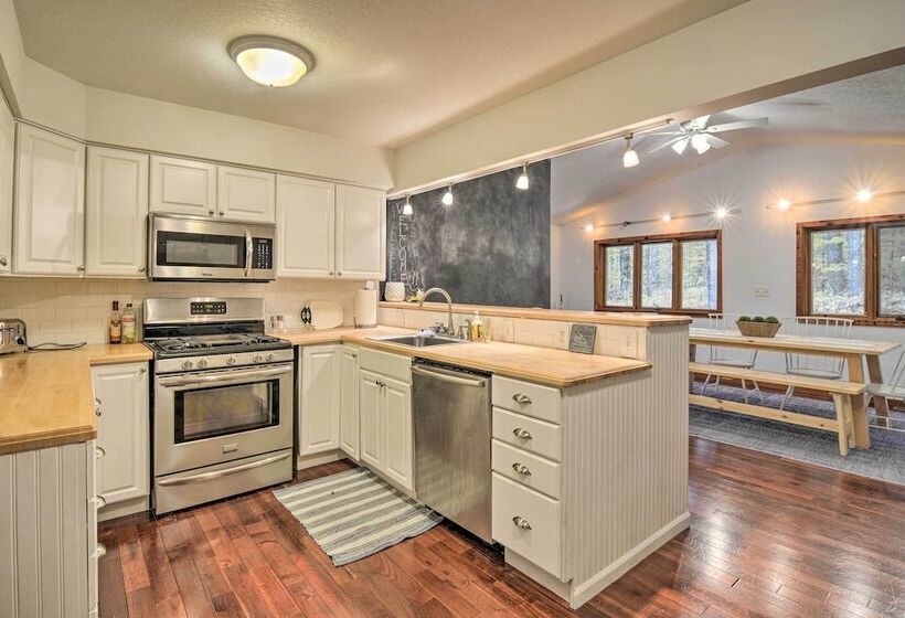 Family Escape   Near Little Traverse Wheelway