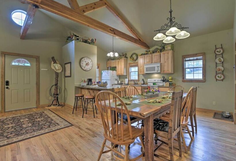 Pet Friendly Glen Rose Retreat W/ Screened Deck!