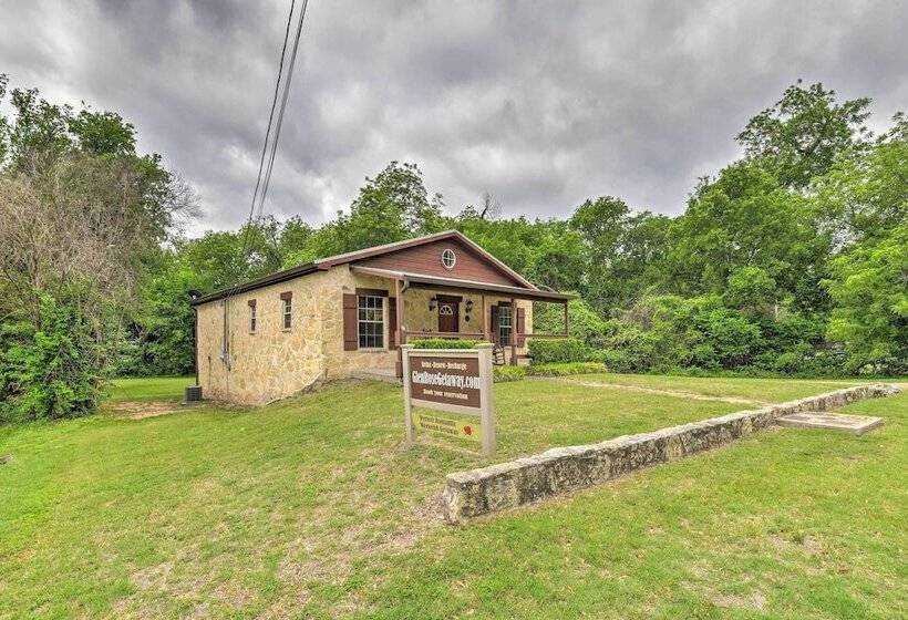 Pet Friendly Glen Rose Retreat W/ Screened Deck!