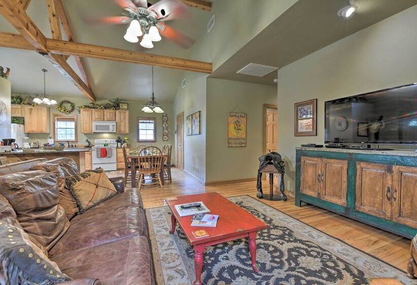 Pet Friendly Glen Rose Retreat W/ Screened Deck!