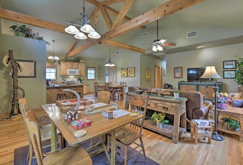 Pet Friendly Glen Rose Retreat W/ Screened Deck!