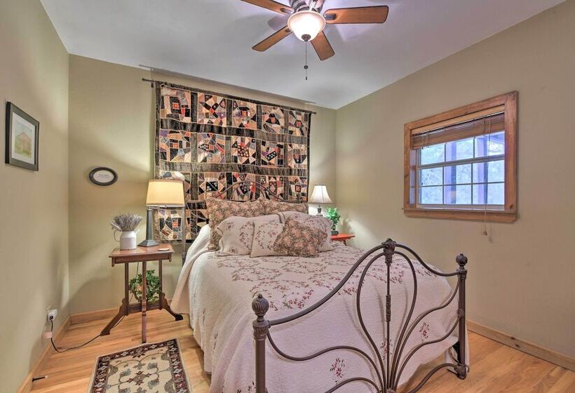 Pet Friendly Glen Rose Retreat W/ Screened Deck!