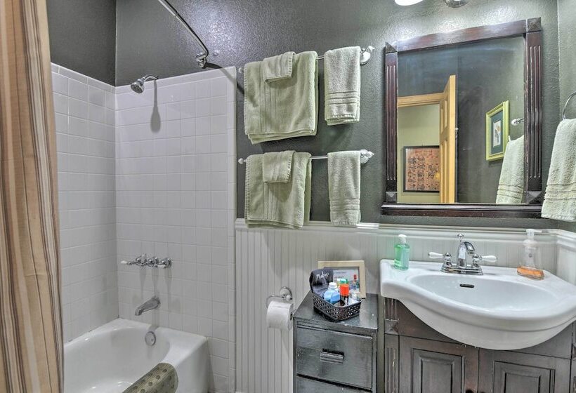 Pet Friendly Glen Rose Retreat W/ Screened Deck!