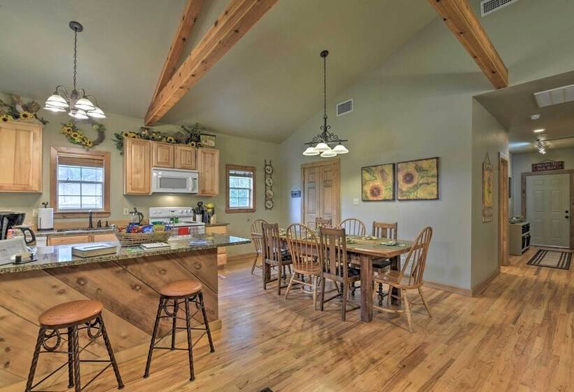 Pet Friendly Glen Rose Retreat W/ Screened Deck!