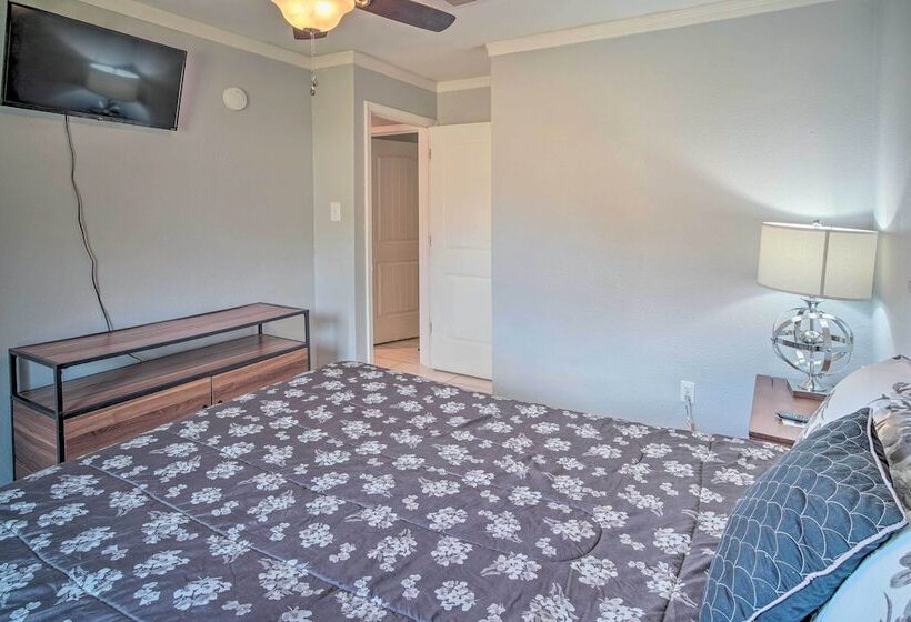 Family Friendly Baton Rouge Abode W/ Patio!