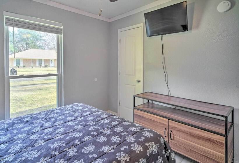 Family Friendly Baton Rouge Abode W/ Patio!