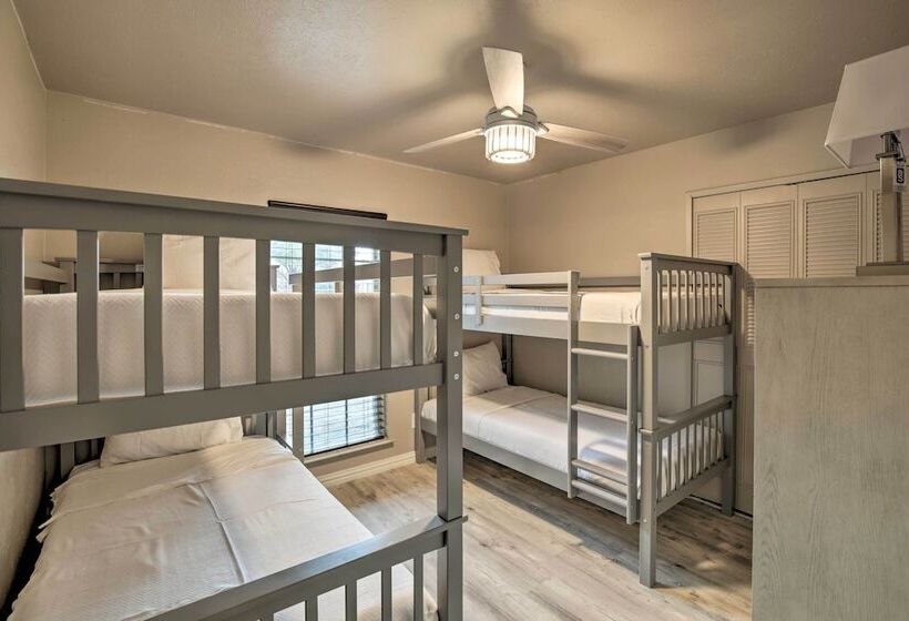 Private Pool & Game Room: Family Home In Garland!